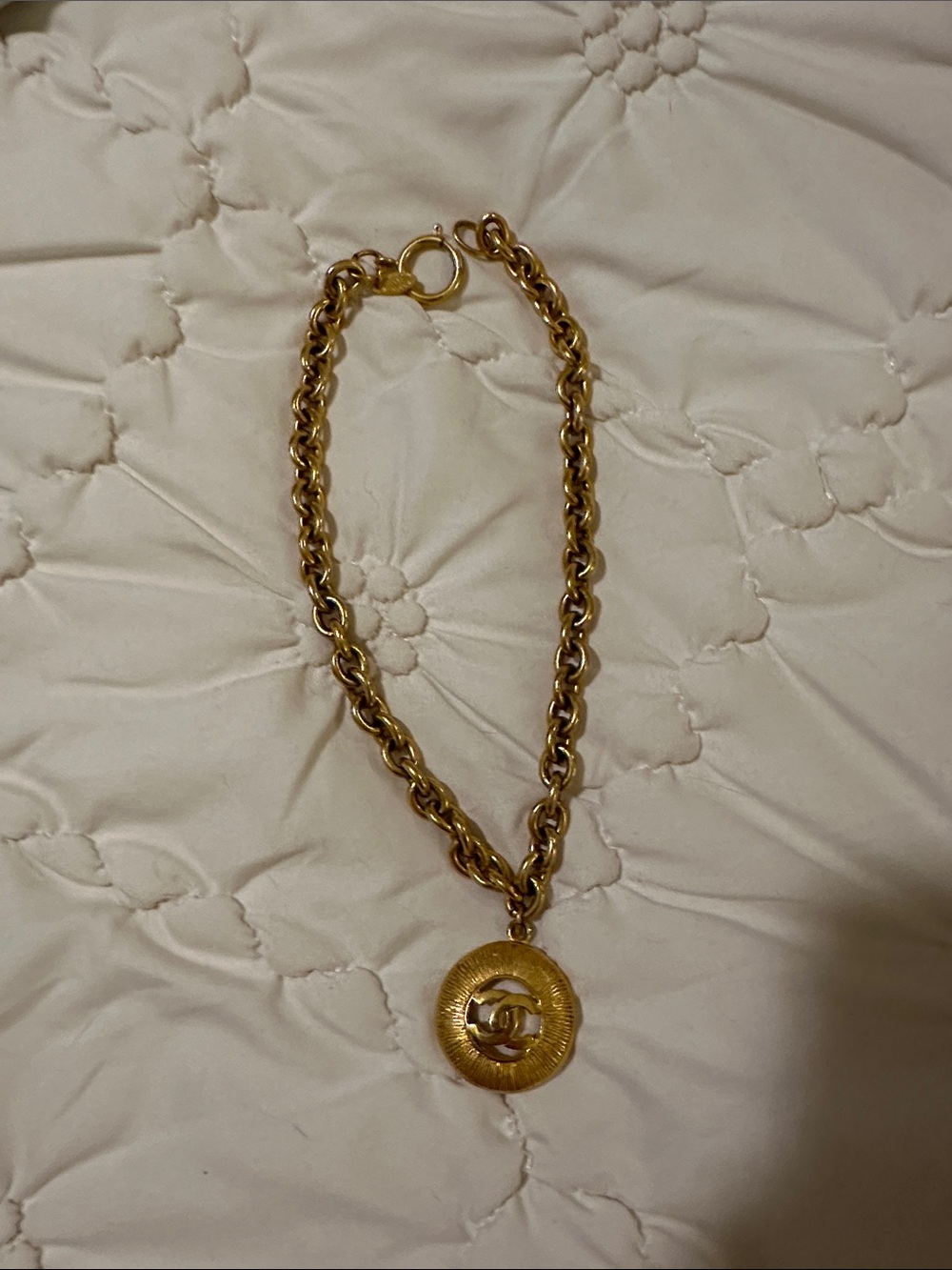 CHANEL Gold-Tone Link Necklace with Round CC Medallion 100 % authentic vintage